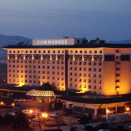 Commodore Hotel גייאונגג'ו מראה חיצוני תמונה