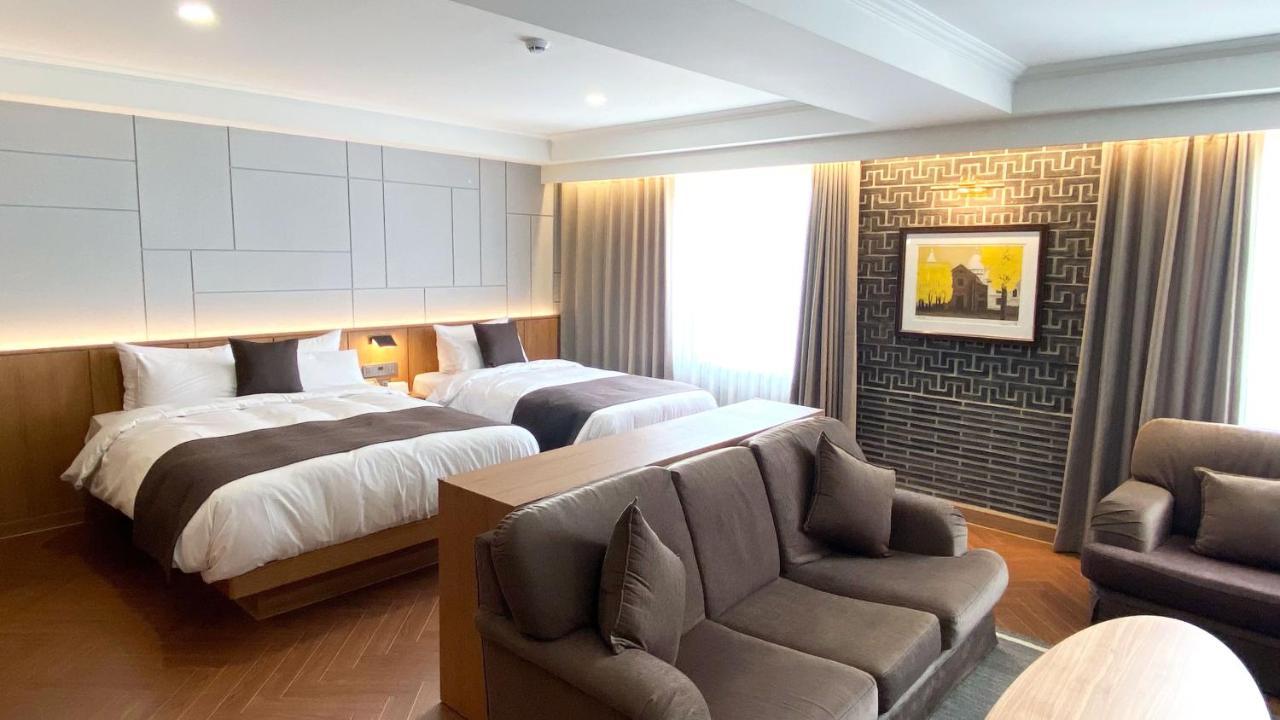 Commodore Hotel גייאונגג'ו מראה חיצוני תמונה