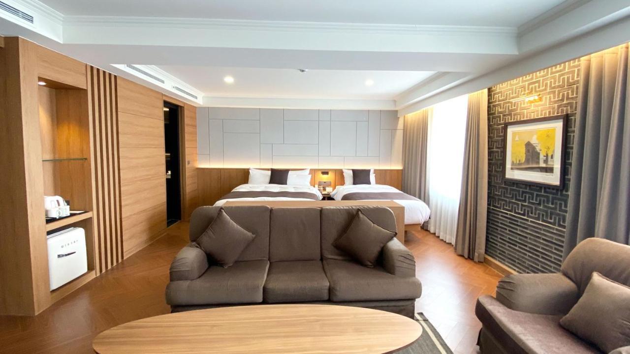 Commodore Hotel גייאונגג'ו מראה חיצוני תמונה