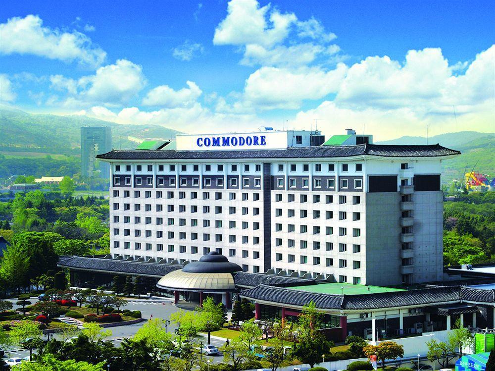 Commodore Hotel גייאונגג'ו מראה חיצוני תמונה