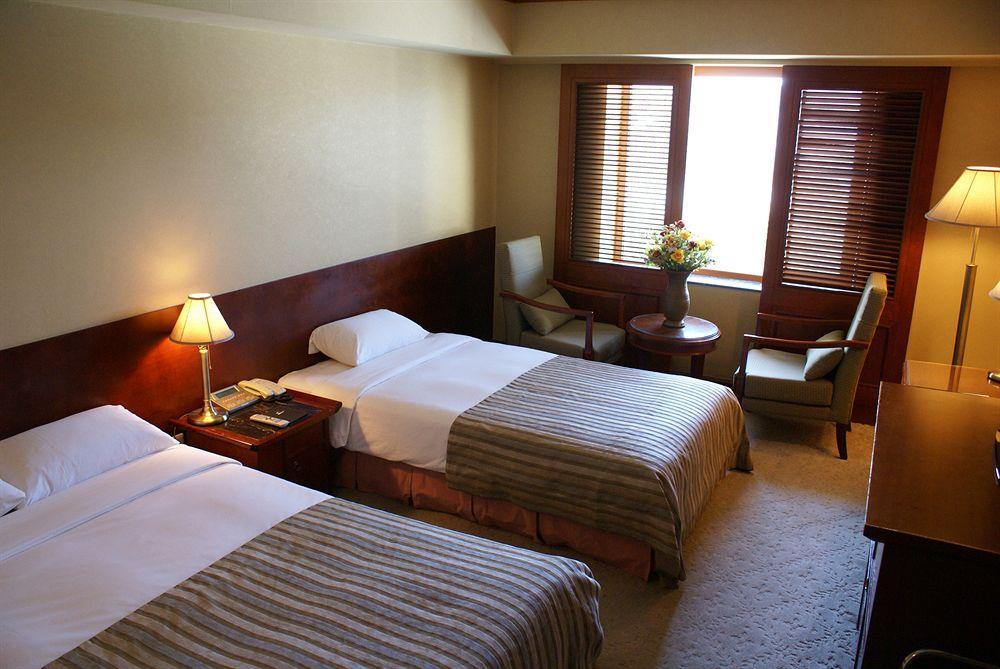 Commodore Hotel גייאונגג'ו מראה חיצוני תמונה