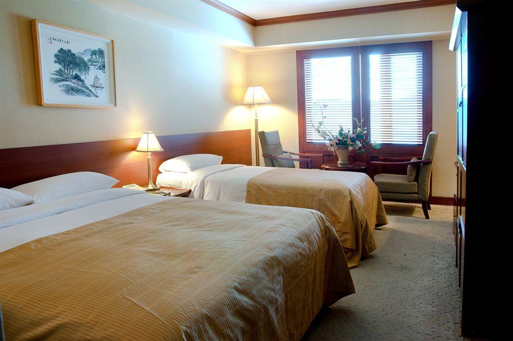 Commodore Hotel גייאונגג'ו מראה חיצוני תמונה