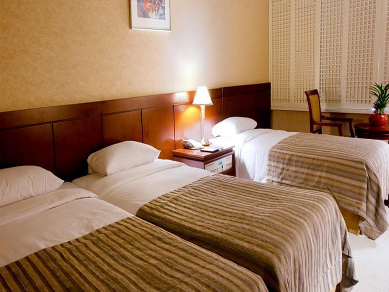 Commodore Hotel גייאונגג'ו מראה חיצוני תמונה