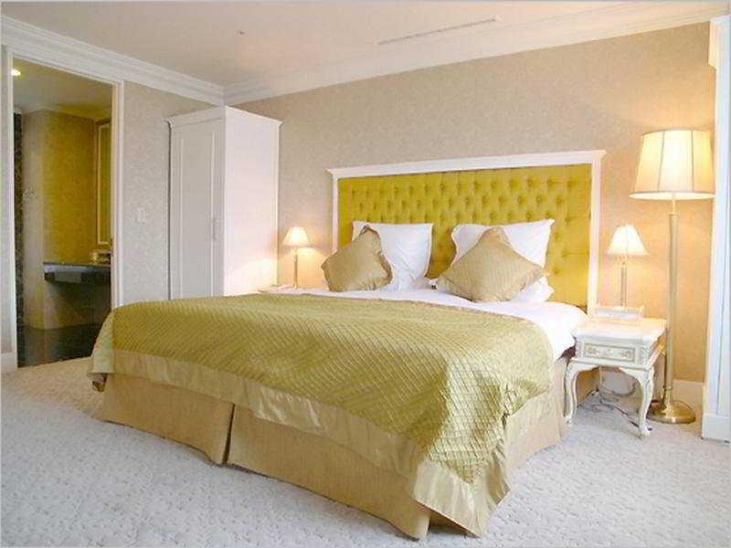 Commodore Hotel גייאונגג'ו מראה חיצוני תמונה