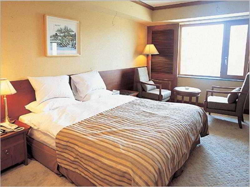 Commodore Hotel גייאונגג'ו מראה חיצוני תמונה