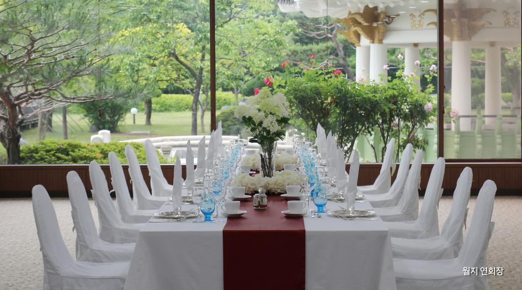 Commodore Hotel גייאונגג'ו מראה חיצוני תמונה