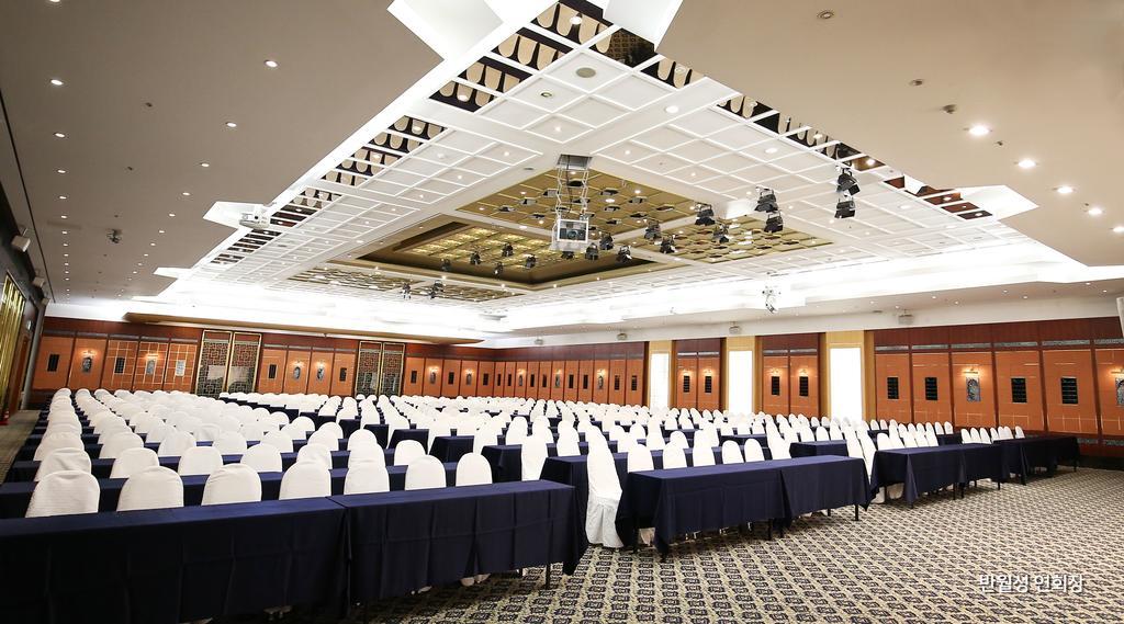 Commodore Hotel גייאונגג'ו מראה חיצוני תמונה