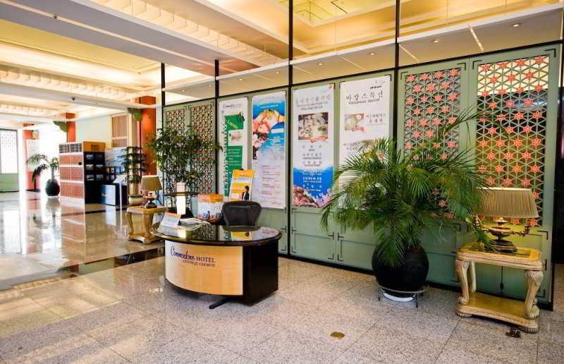 Commodore Hotel גייאונגג'ו מראה חיצוני תמונה