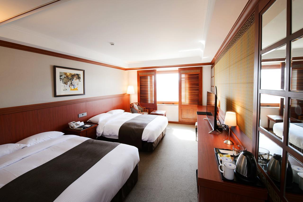Commodore Hotel גייאונגג'ו מראה חיצוני תמונה