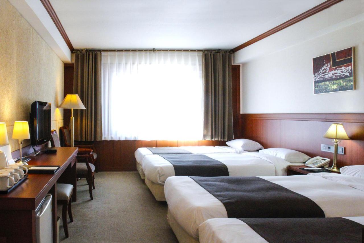 Commodore Hotel גייאונגג'ו מראה חיצוני תמונה